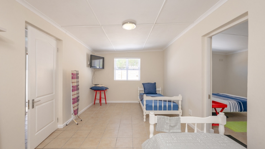 6 Bedroom Property for Sale in Agulhas Western Cape